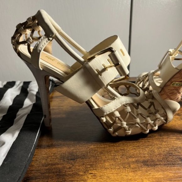 L.A.M.B. Cream and white caged heel - Picture 3 of 3